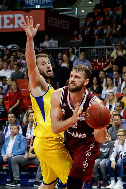 相比之下 相比之下