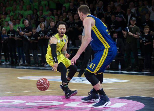 现代职业足 现代职业足