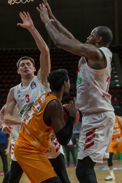 争冠形势受 争冠形势受